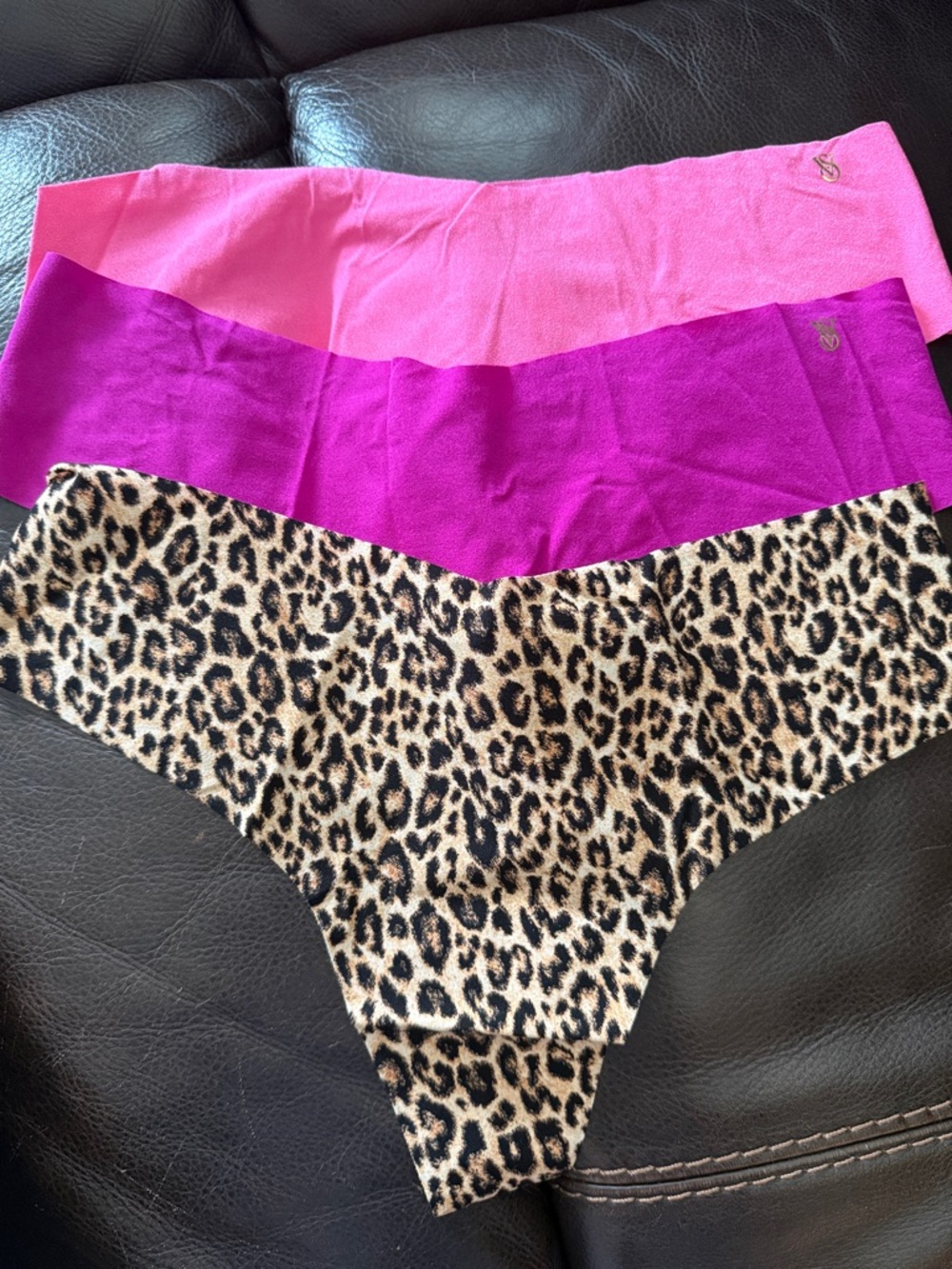 Victoria’s Secret Lg no show Thong panties 3 pack NWT